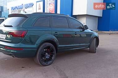Позашляховик / Кросовер Audi Q7 2010 в 