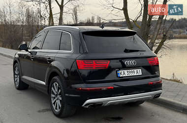 Внедорожник / Кроссовер Audi Q7 2016 в 