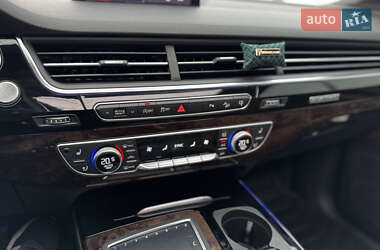 Внедорожник / Кроссовер Audi Q7 2016 в 