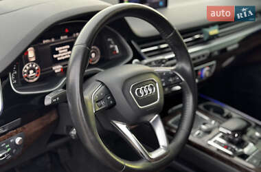 Внедорожник / Кроссовер Audi Q7 2016 в 