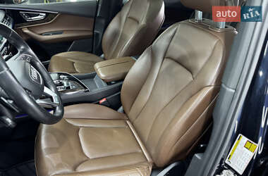 Внедорожник / Кроссовер Audi Q7 2016 в 