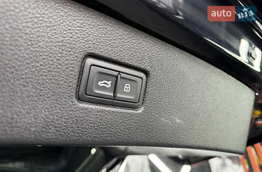 Внедорожник / Кроссовер Audi Q7 2016 в 