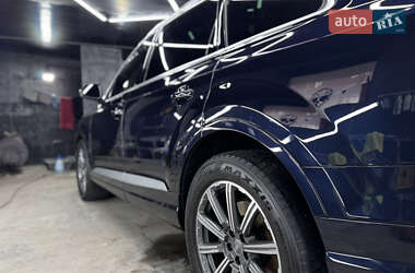 Внедорожник / Кроссовер Audi Q7 2016 в 