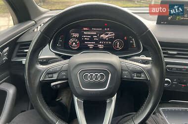 Позашляховик / Кросовер Audi Q7 2017 в 
