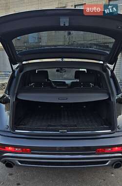 Внедорожник / Кроссовер Audi Q7 2014 в 