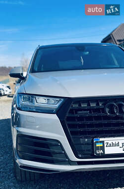 Внедорожник / Кроссовер Audi Q7 2016 в 