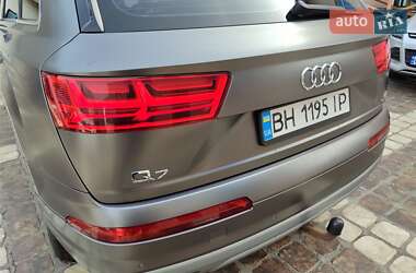 Внедорожник / Кроссовер Audi Q7 2015 в 