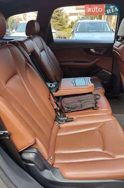 Внедорожник / Кроссовер Audi Q7 2015 в 