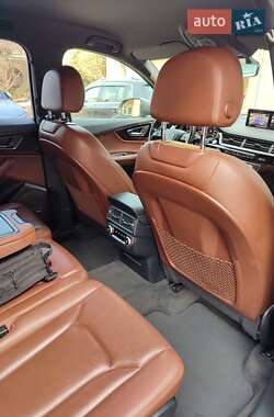 Внедорожник / Кроссовер Audi Q7 2015 в 