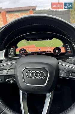 Позашляховик / Кросовер Audi Q7 2018 в 