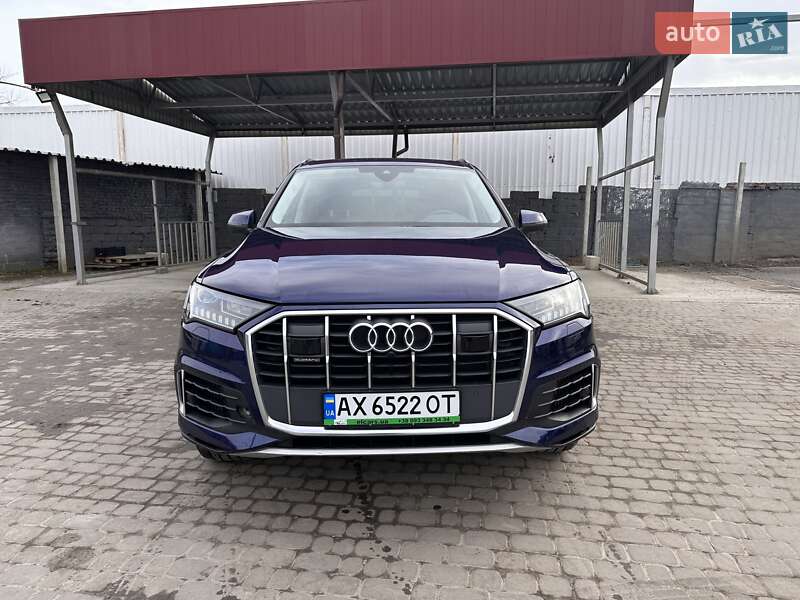 Позашляховик / Кросовер Audi Q7 2023 в 