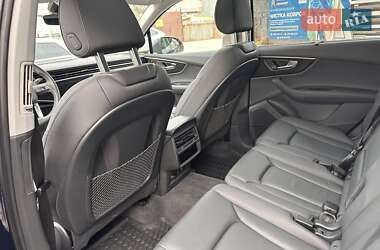 Позашляховик / Кросовер Audi Q7 2023 в 