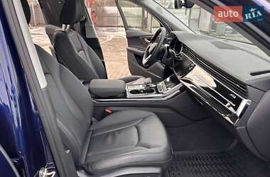Позашляховик / Кросовер Audi Q7 2023 в 