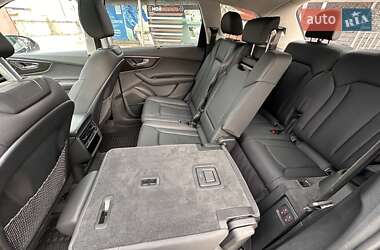 Позашляховик / Кросовер Audi Q7 2023 в 