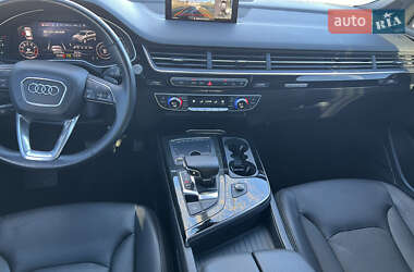 Внедорожник / Кроссовер Audi Q7 2016 в 