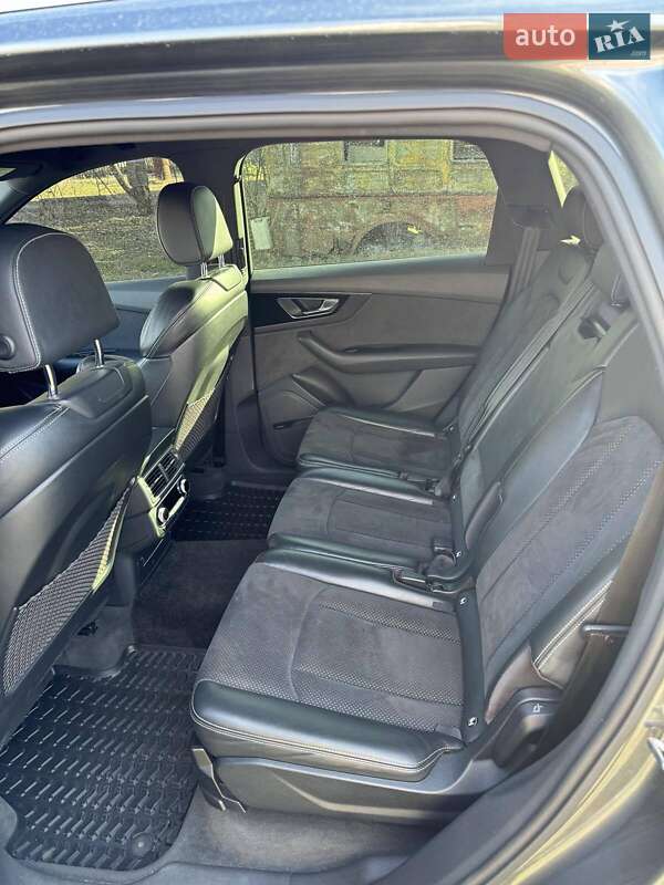 Внедорожник / Кроссовер Audi Q7 2015 в Полтаве