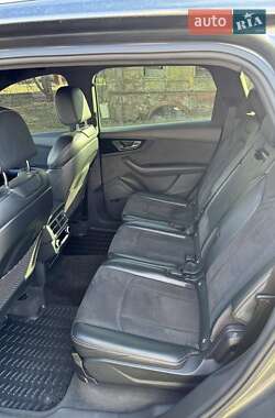 Внедорожник / Кроссовер Audi Q7 2015 в 