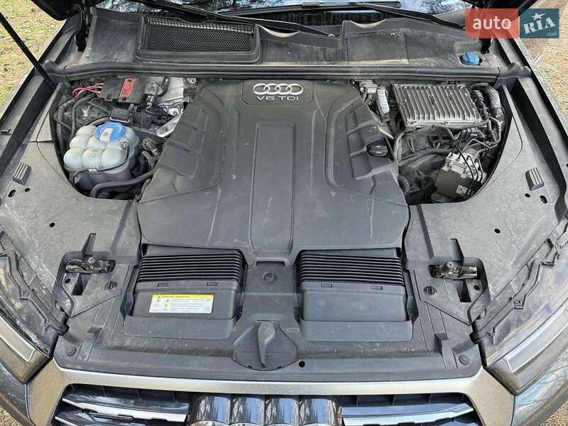 Внедорожник / Кроссовер Audi Q7 2015 в Полтаве
