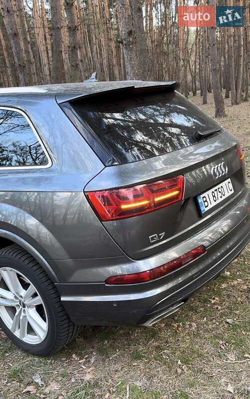 Внедорожник / Кроссовер Audi Q7 2015 в Полтаве