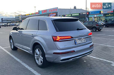 Внедорожник / Кроссовер Audi Q7 2022 в 