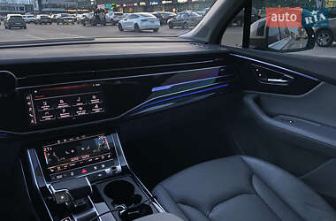 Внедорожник / Кроссовер Audi Q7 2022 в 