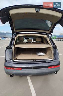 Внедорожник / Кроссовер Audi Q7 2006 в 