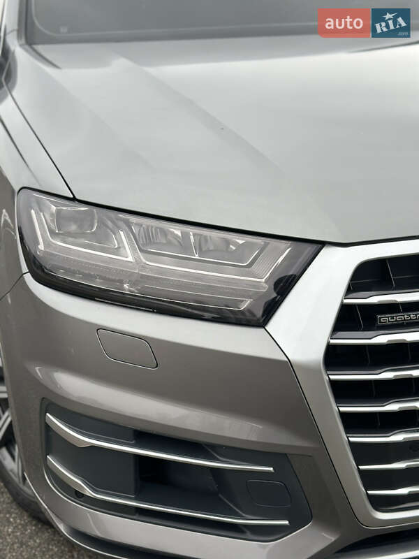 Позашляховик / Кросовер Audi Q7 2016 в Полтаві