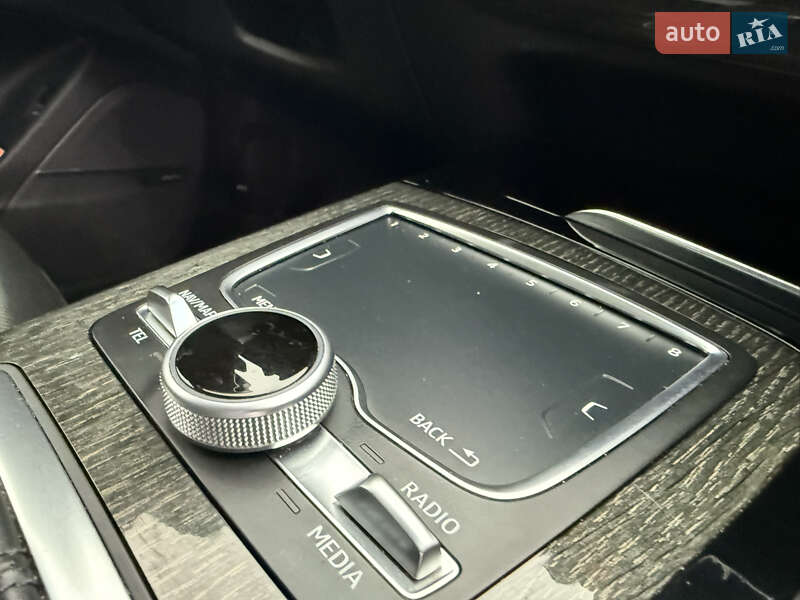 Позашляховик / Кросовер Audi Q7 2016 в Полтаві