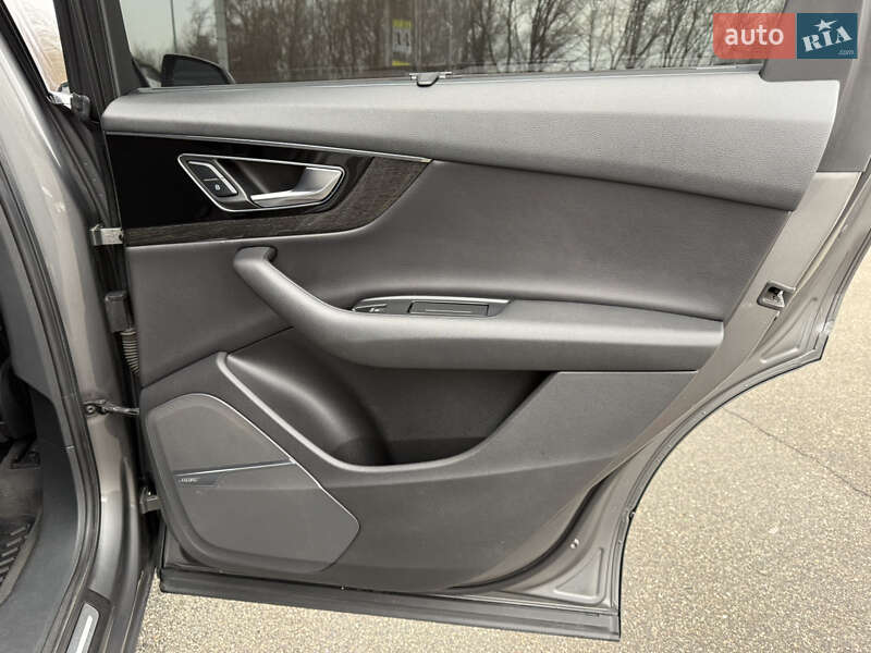 Позашляховик / Кросовер Audi Q7 2016 в Полтаві