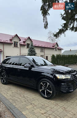 Позашляховик / Кросовер Audi Q7 2019 в 