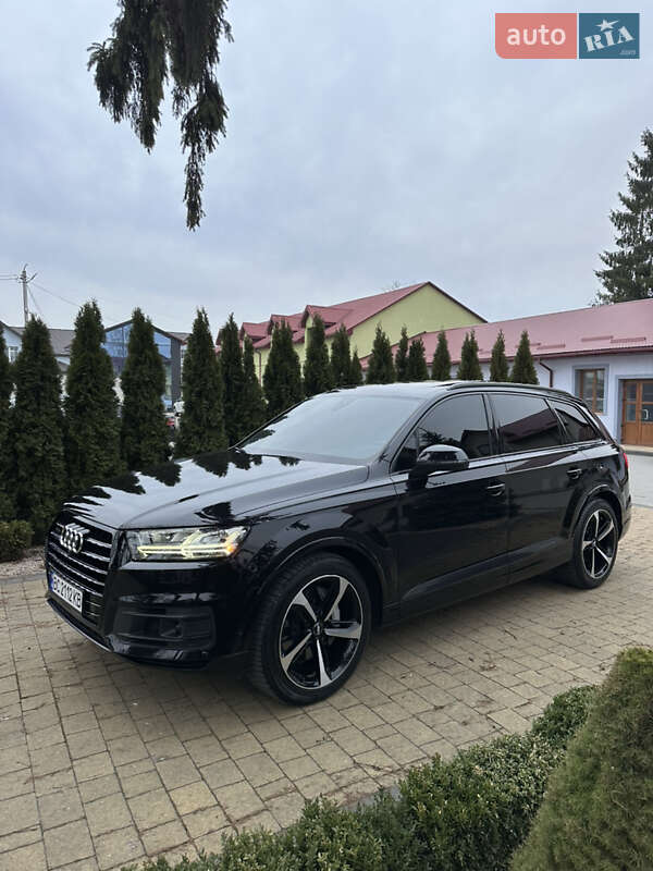 Позашляховик / Кросовер Audi Q7 2019 в 