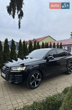 Позашляховик / Кросовер Audi Q7 2019 в 