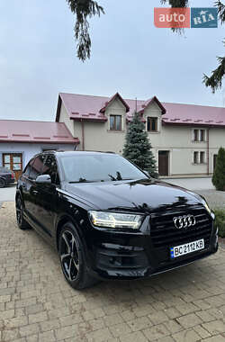 Позашляховик / Кросовер Audi Q7 2019 в 