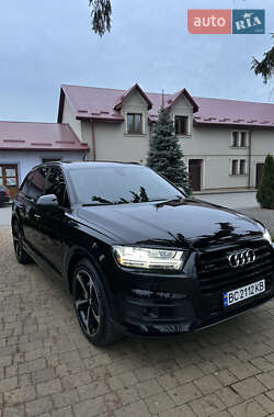 Позашляховик / Кросовер Audi Q7 2019 в 
