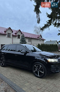 Позашляховик / Кросовер Audi Q7 2019 в 