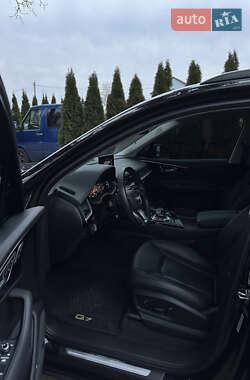 Позашляховик / Кросовер Audi Q7 2019 в 