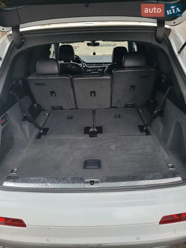 Внедорожник / Кроссовер Audi Q7 2016 в 