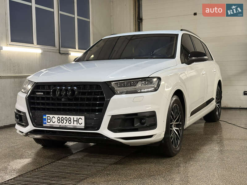 Внедорожник / Кроссовер Audi Q7 2016 в 