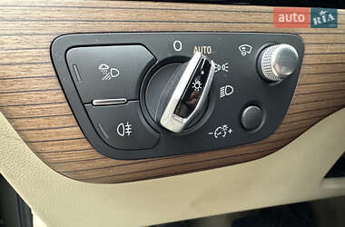 Внедорожник / Кроссовер Audi Q7 2016 в 