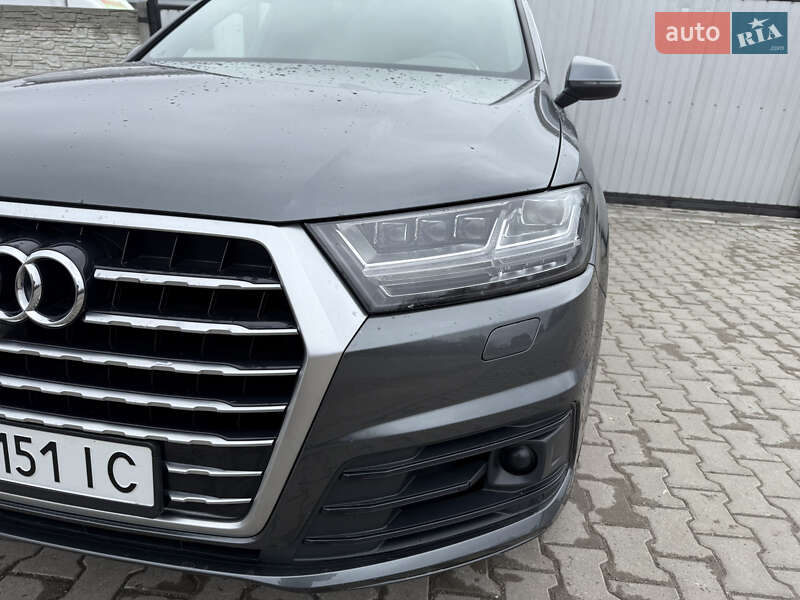 Внедорожник / Кроссовер Audi Q7 2018 в 