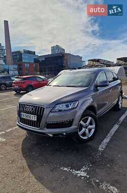 Позашляховик / Кросовер Audi Q7 2013 в 