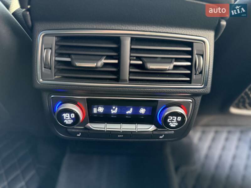 Внедорожник / Кроссовер Audi Q7 2016 в Ужгороде