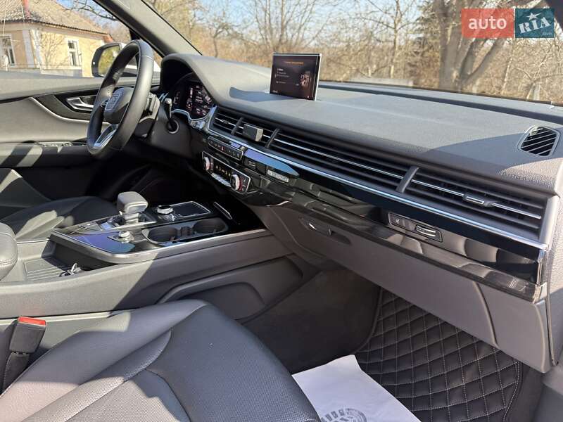Внедорожник / Кроссовер Audi Q7 2016 в Ужгороде