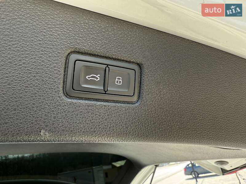 Внедорожник / Кроссовер Audi Q7 2016 в Ужгороде