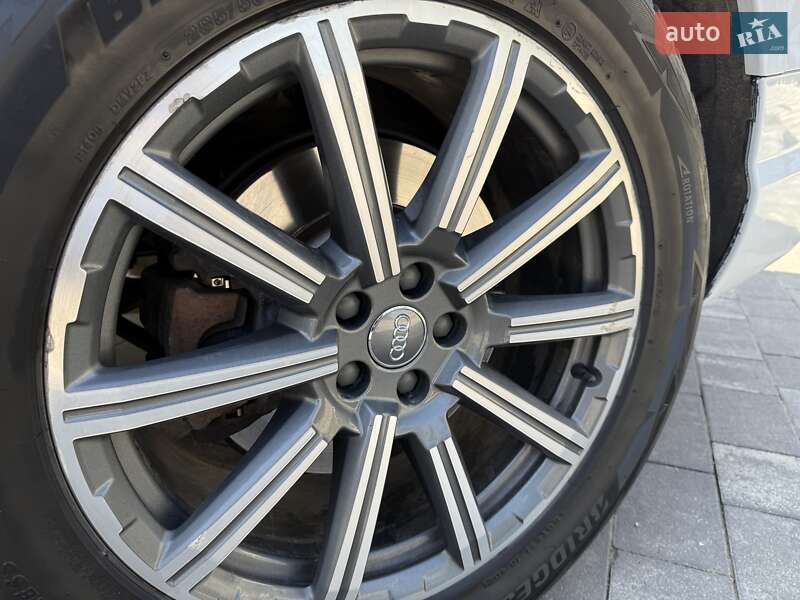 Внедорожник / Кроссовер Audi Q7 2016 в Ужгороде
