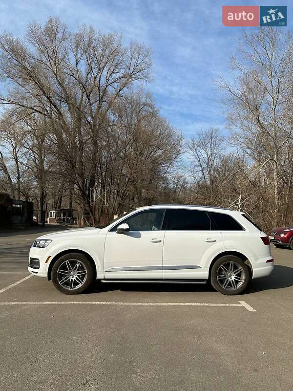 Внедорожник / Кроссовер Audi Q7 2016 в Киеве