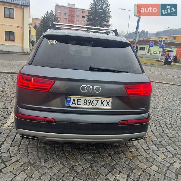 Внедорожник / Кроссовер Audi Q7 2015 в Кривом Роге