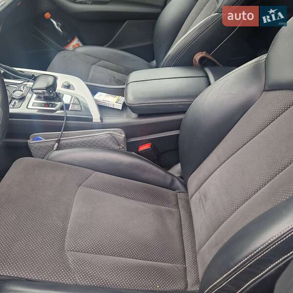 Внедорожник / Кроссовер Audi Q7 2015 в Кривом Роге