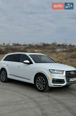 Позашляховик / Кросовер Audi Q7 2019 в 
