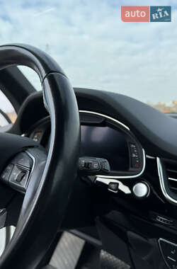 Позашляховик / Кросовер Audi Q7 2019 в 